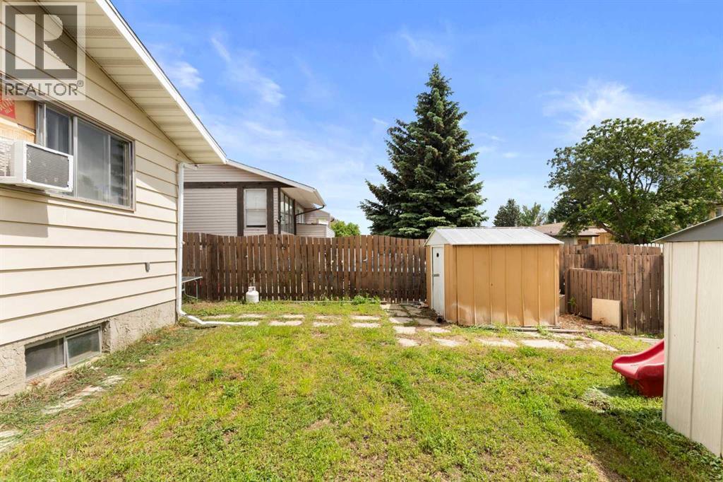 211 Ross Glen Drive SE - 22