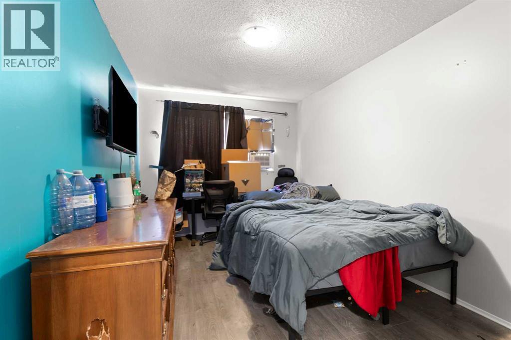 211 Ross Glen Drive SE - 13