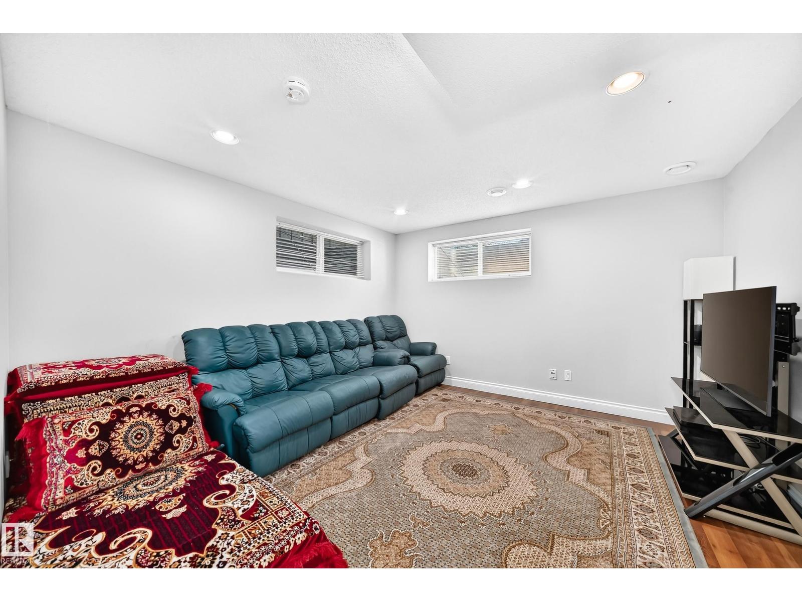 1126 GRANTHAM DR NW - 38