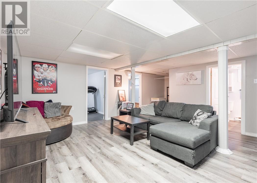 4483 Hector Crescent - 14