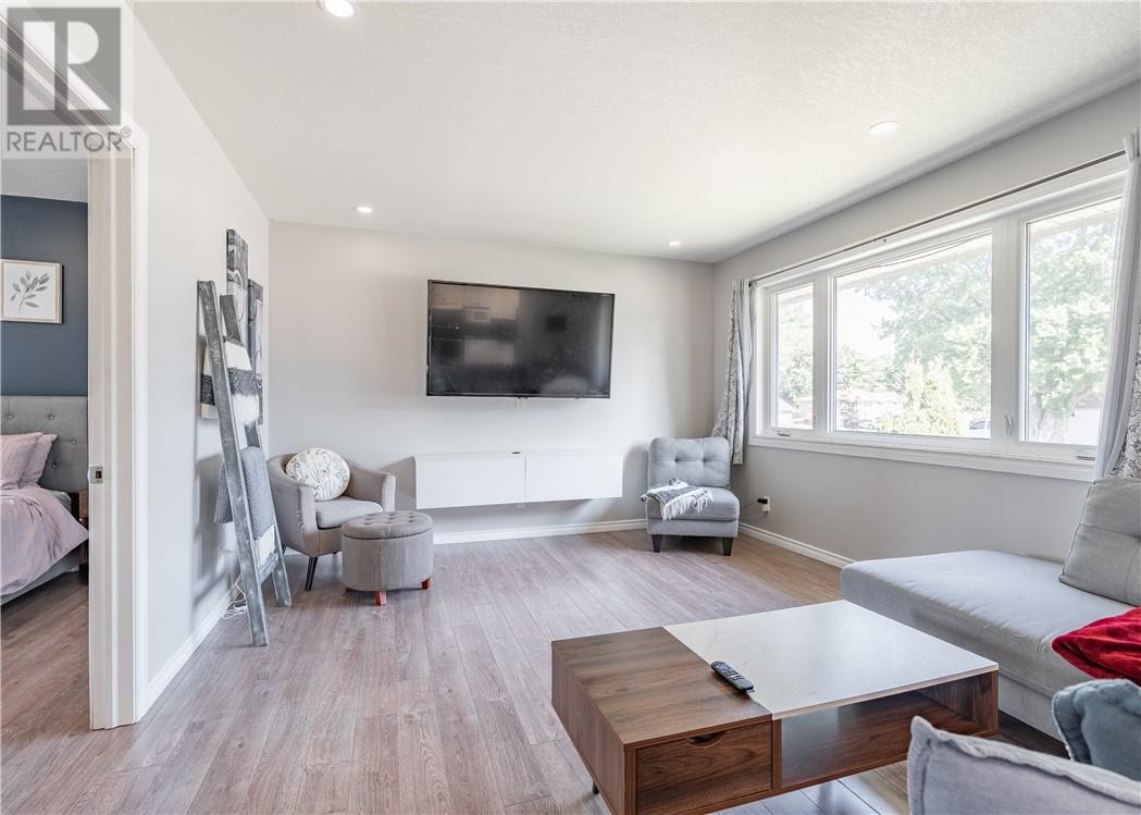 4483 Hector Crescent - 3