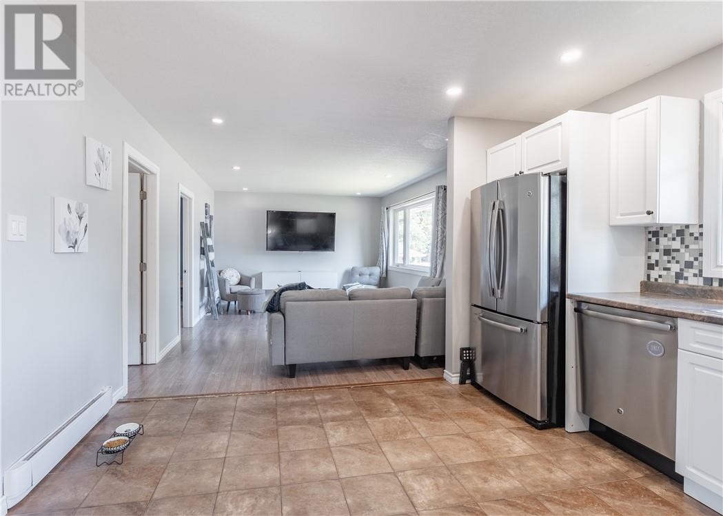 4483 Hector Crescent - 6