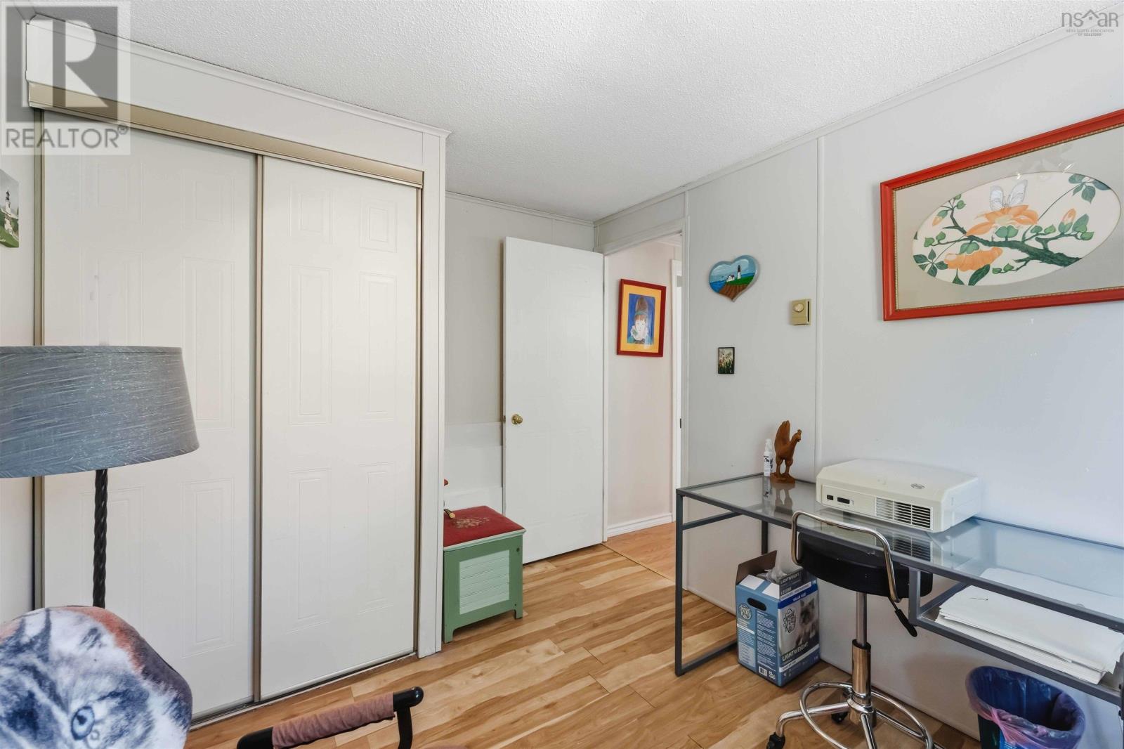 992 Howe Avenue - 26