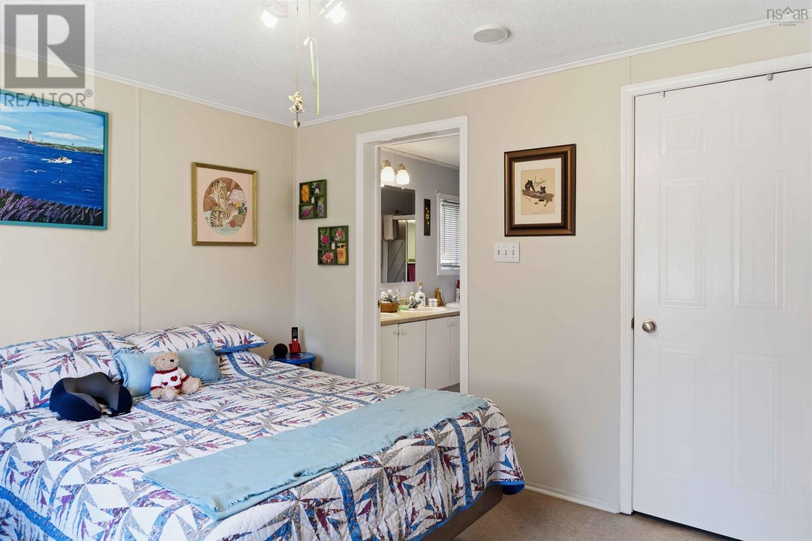 992 Howe Avenue - 28