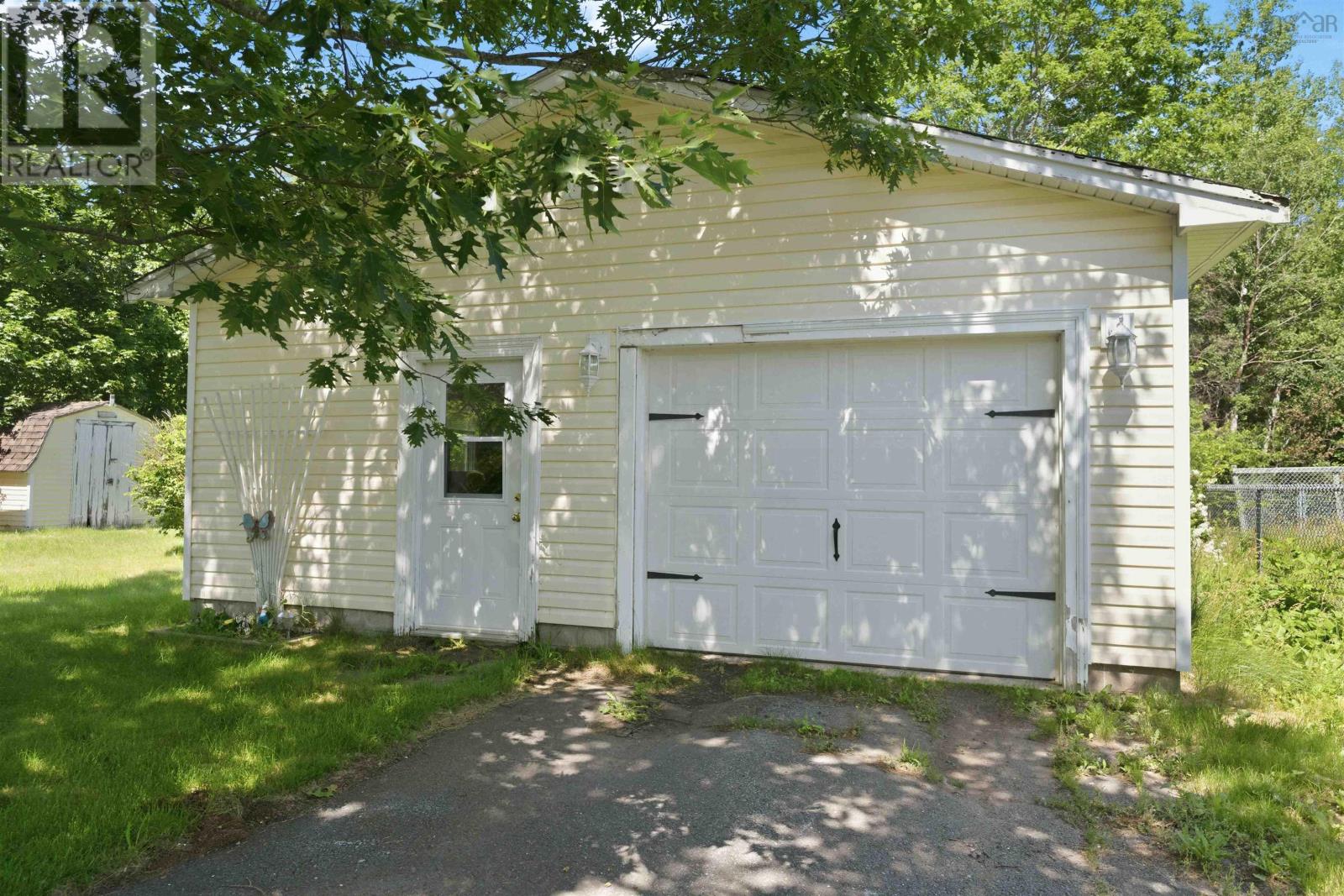 992 Howe Avenue - 3