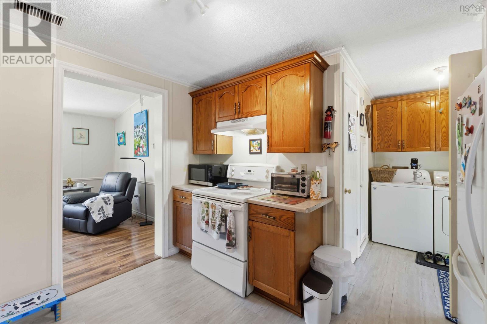 992 Howe Avenue - 13