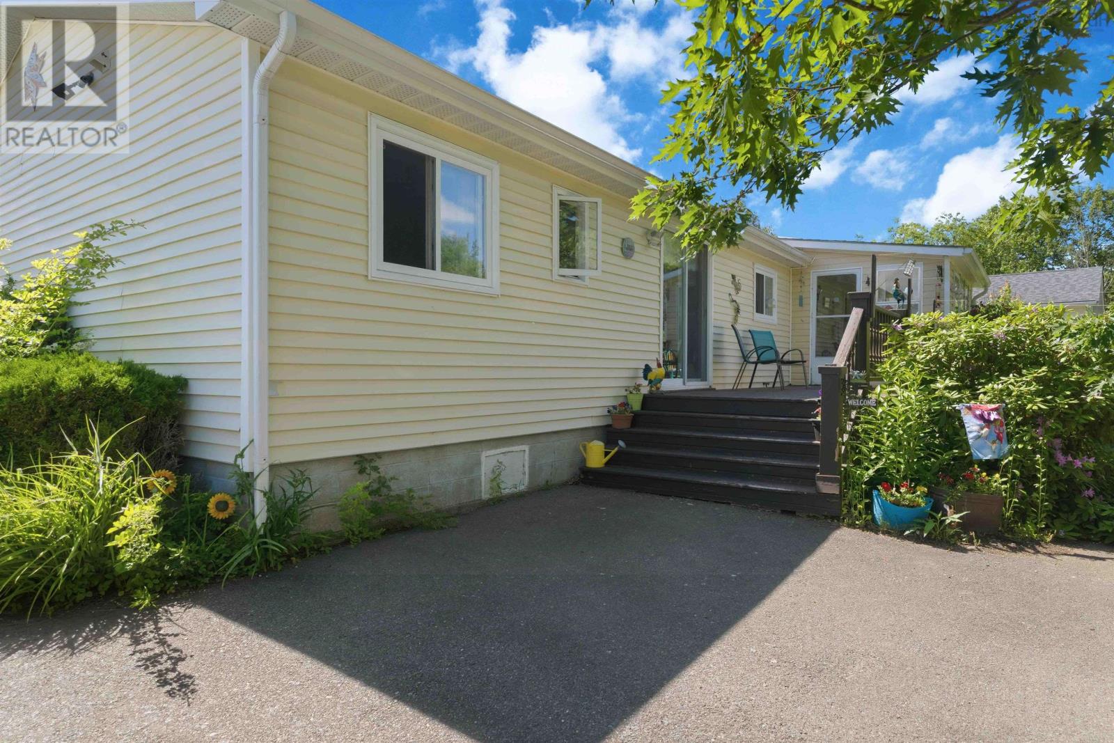 992 Howe Avenue - 5