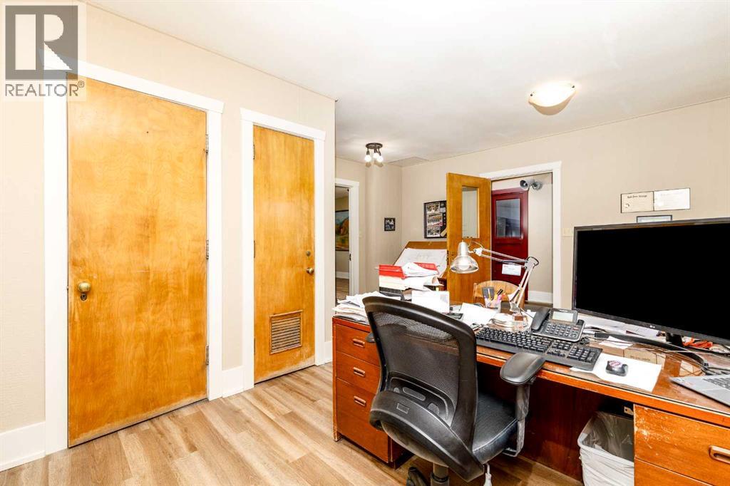 2460 36 Avenue - Photo 7