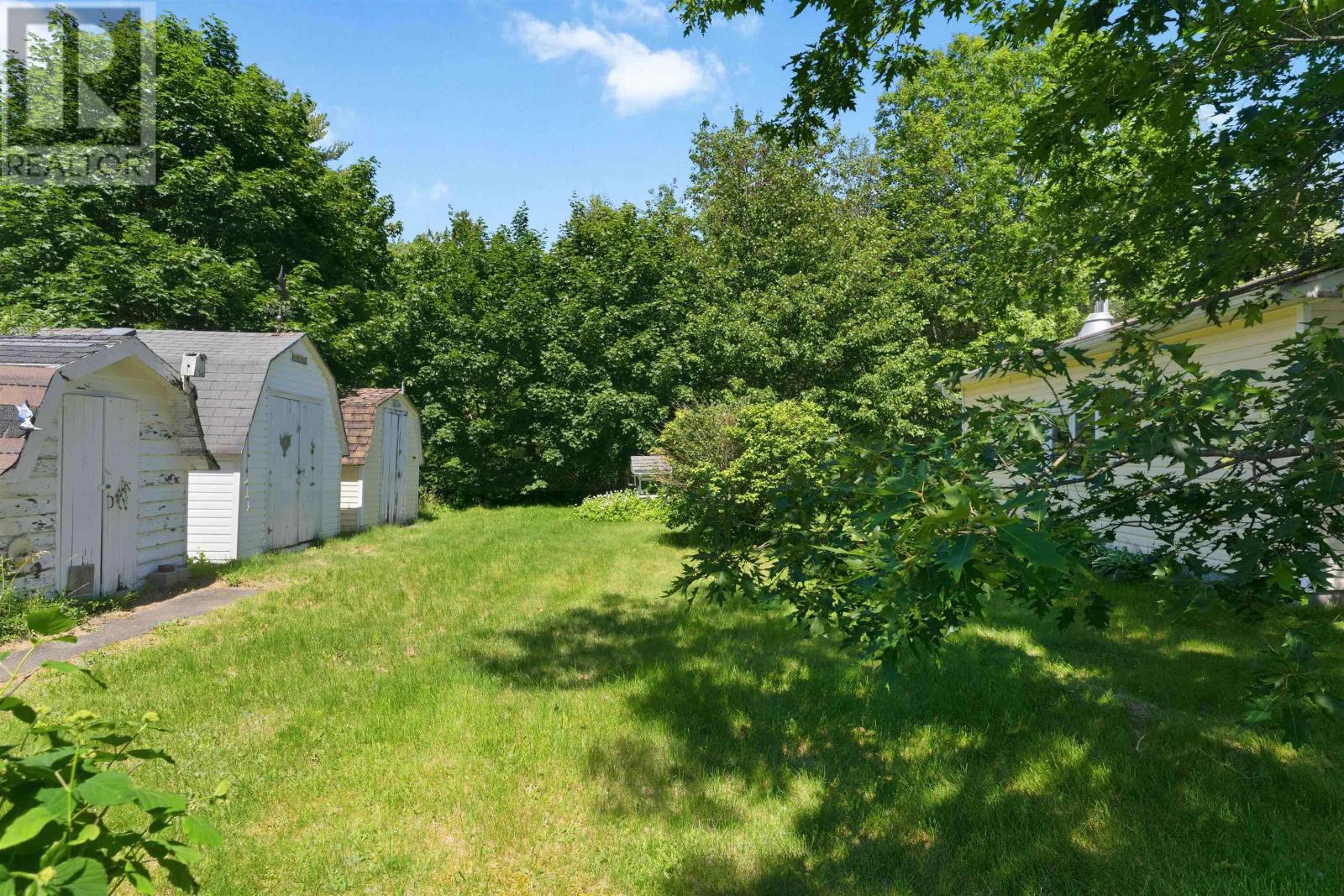 992 Howe Avenue - 4