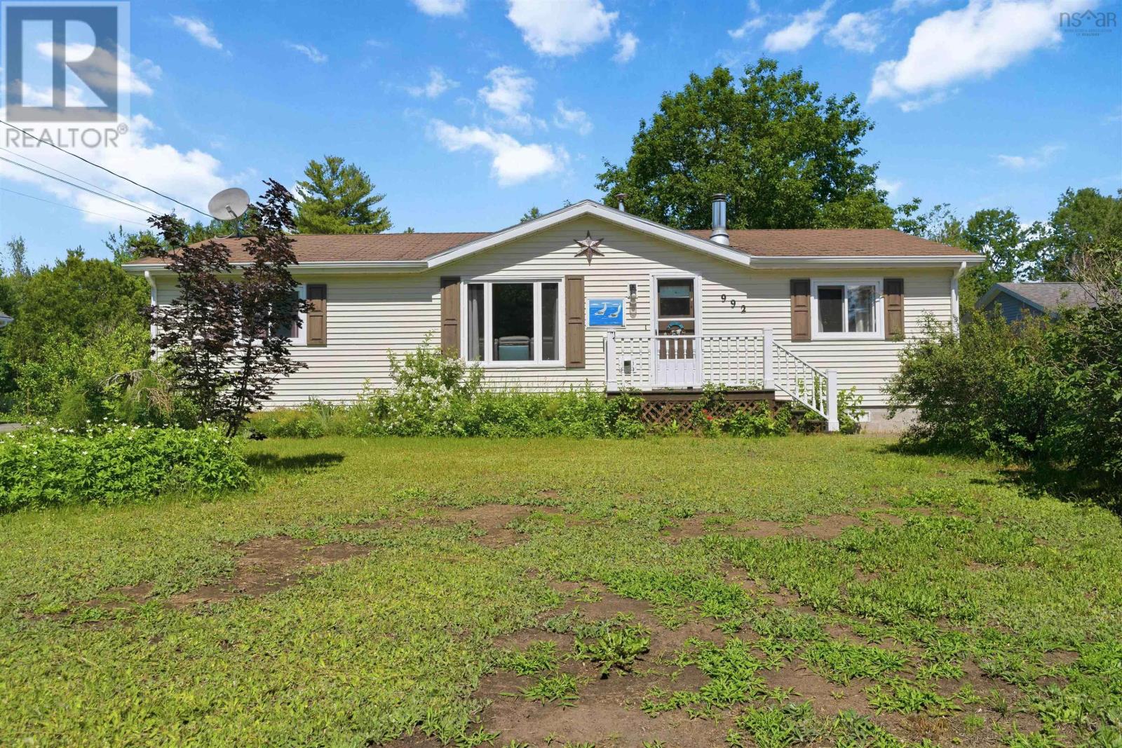 992 Howe Avenue - 1