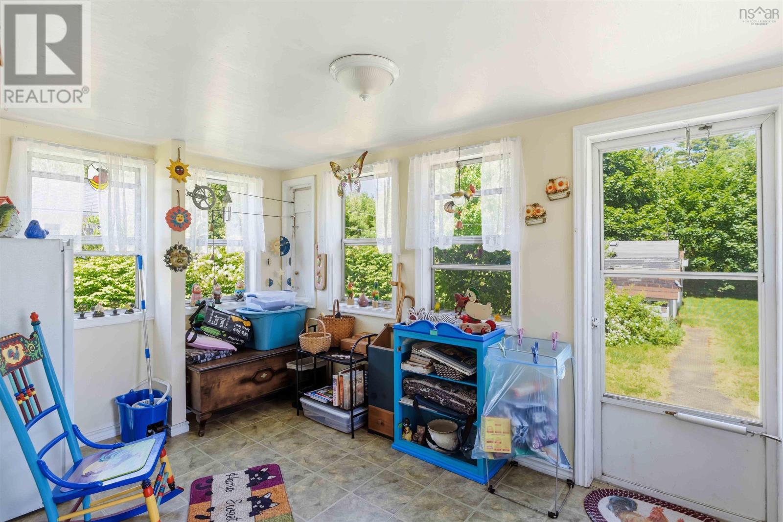 992 Howe Avenue - 7