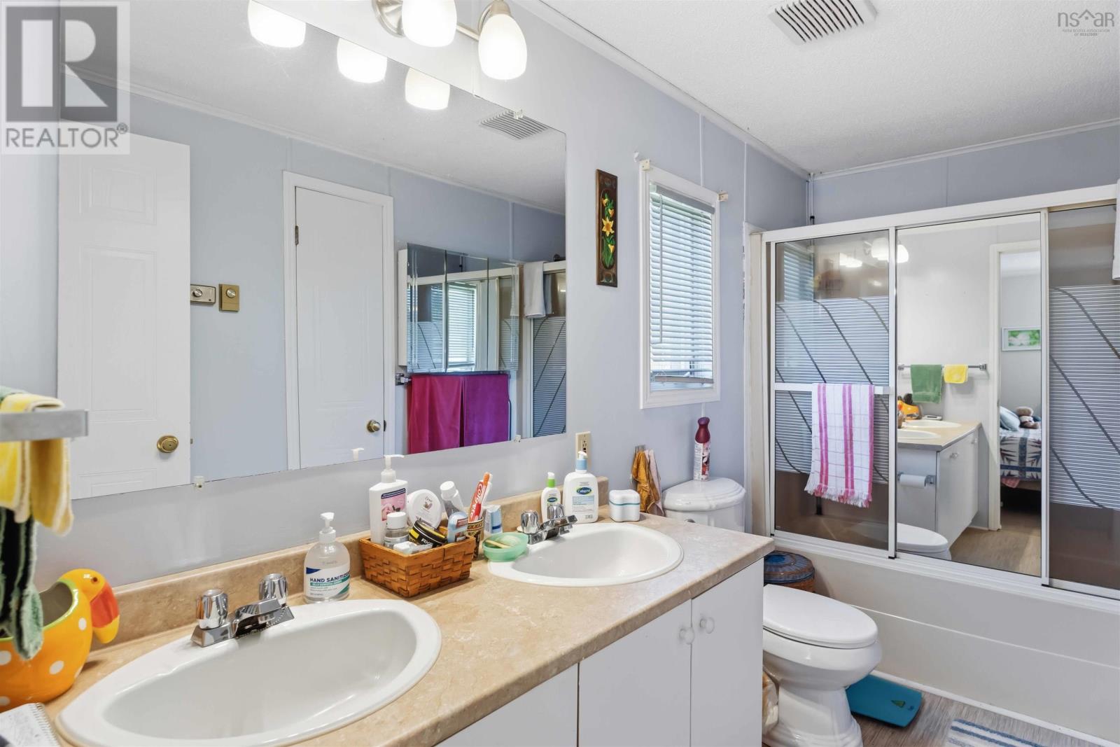 992 Howe Avenue - 29