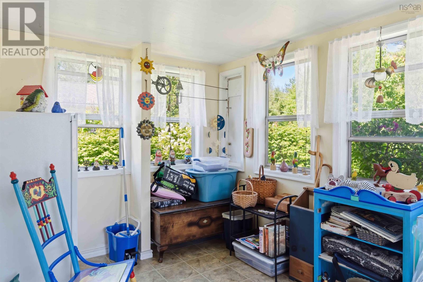 992 Howe Avenue - 8