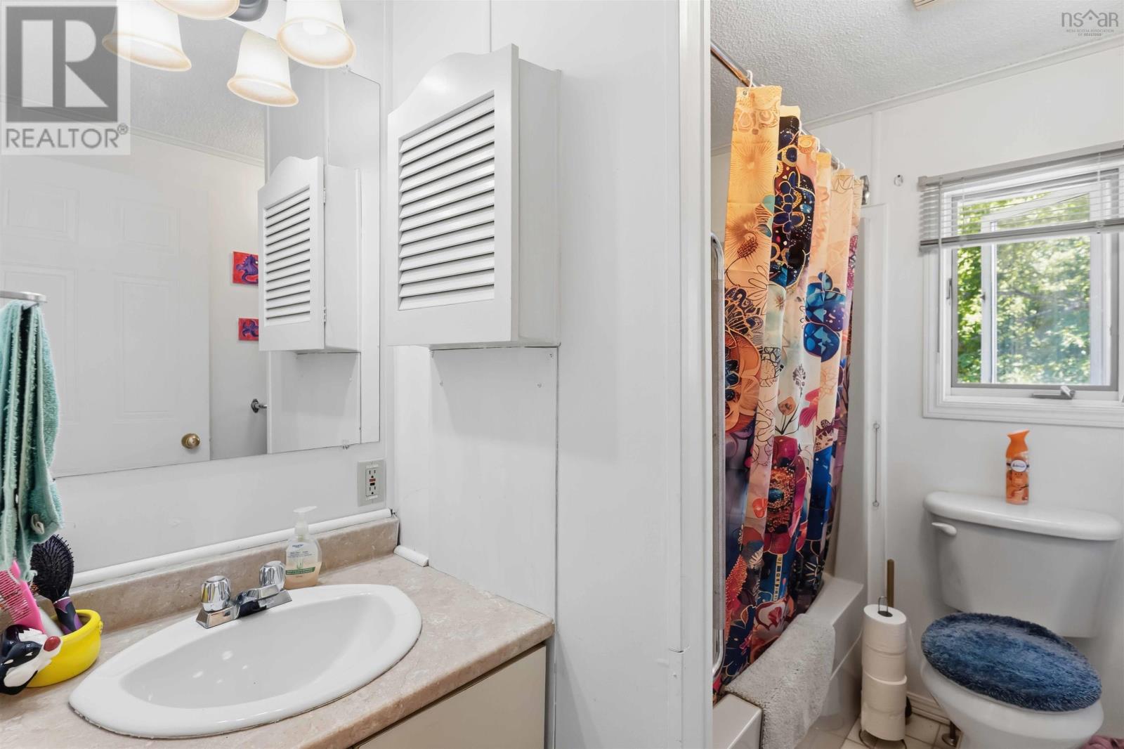 992 Howe Avenue - 35