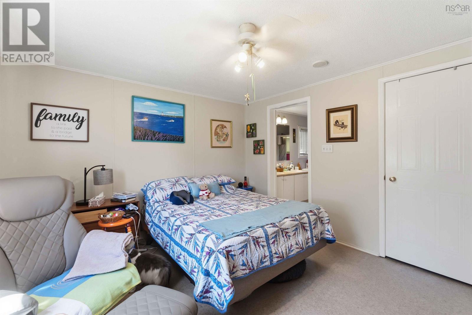 992 Howe Avenue - 25