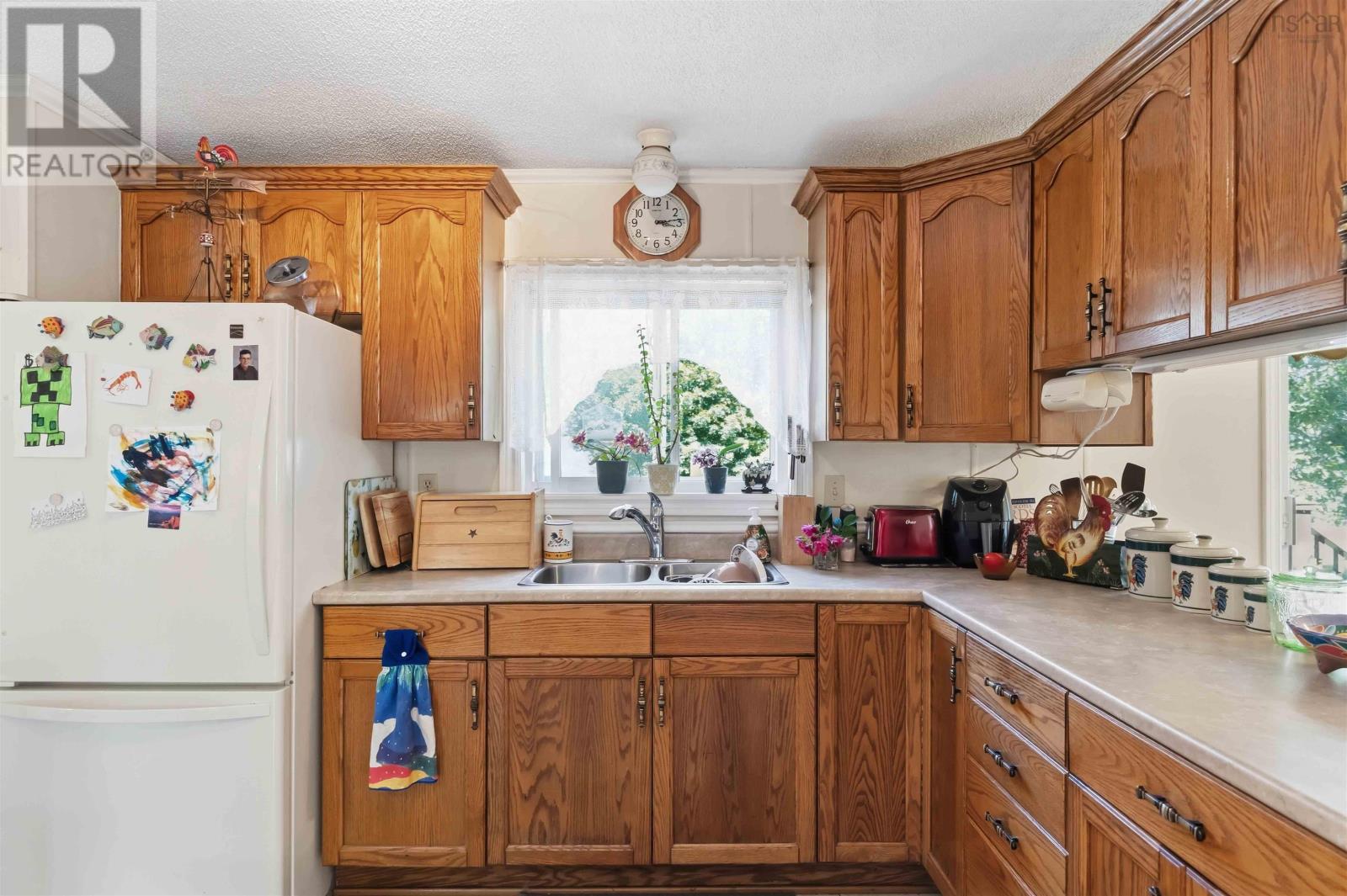 992 Howe Avenue - 12