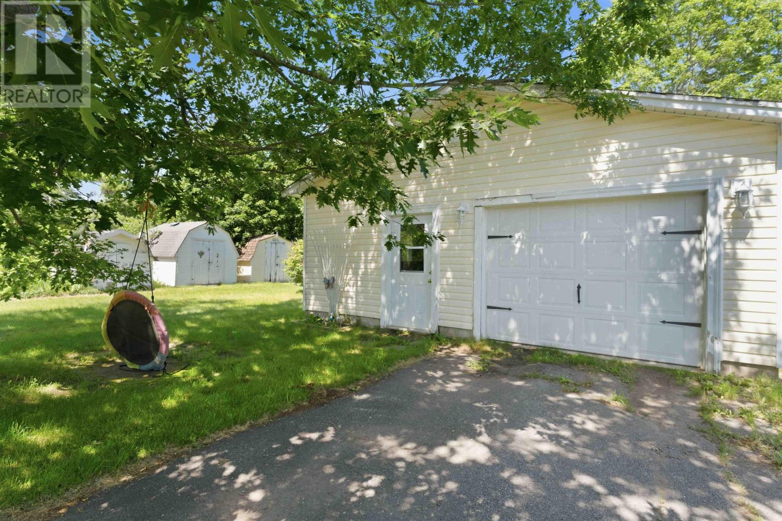 992 Howe Avenue - 41