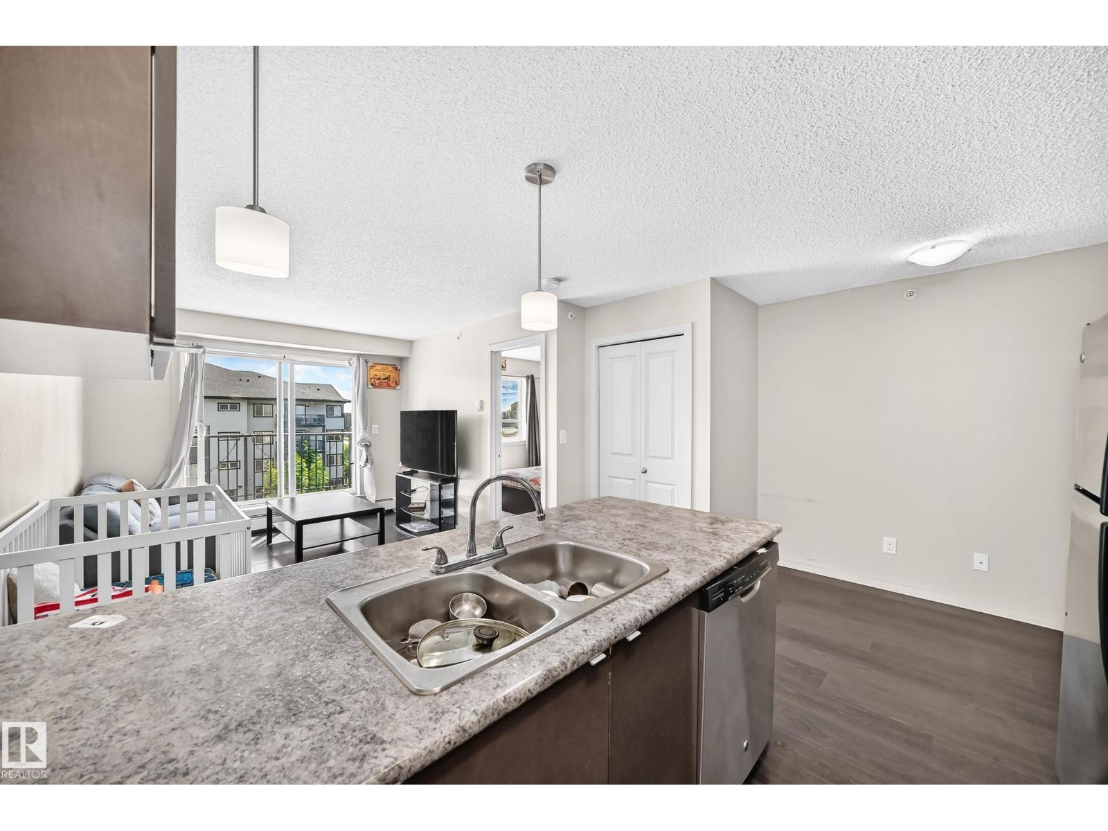 #416 3357 16A AV NW - 9