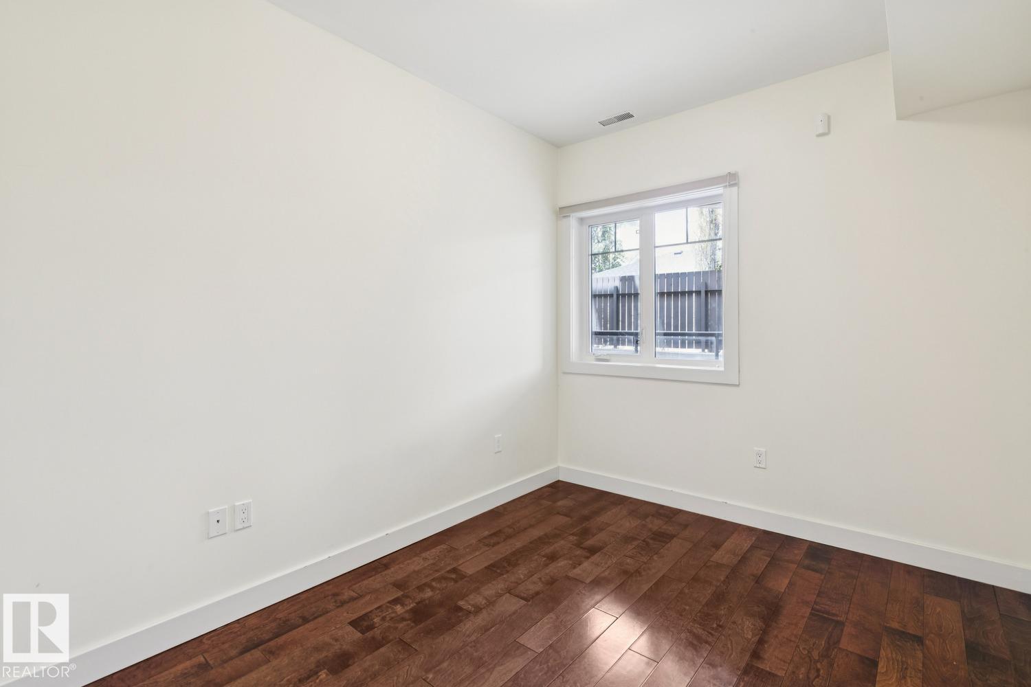 #16 11518 76 AV NW - 27