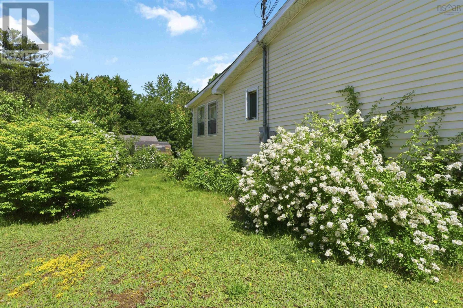992 Howe Avenue - 45
