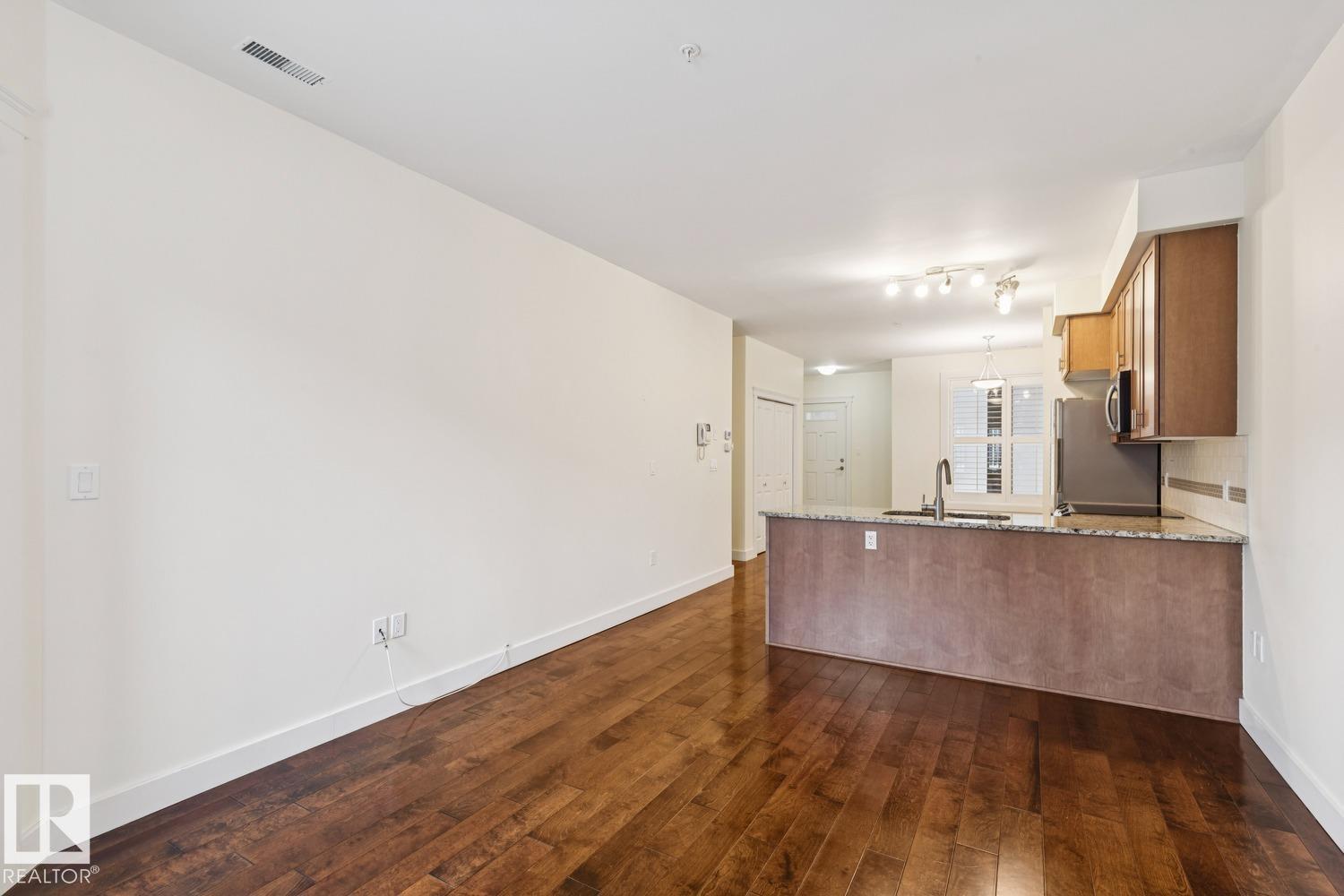 #16 11518 76 AV NW - 17
