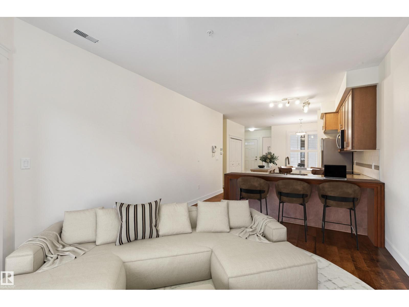 #16 11518 76 AV NW - 16