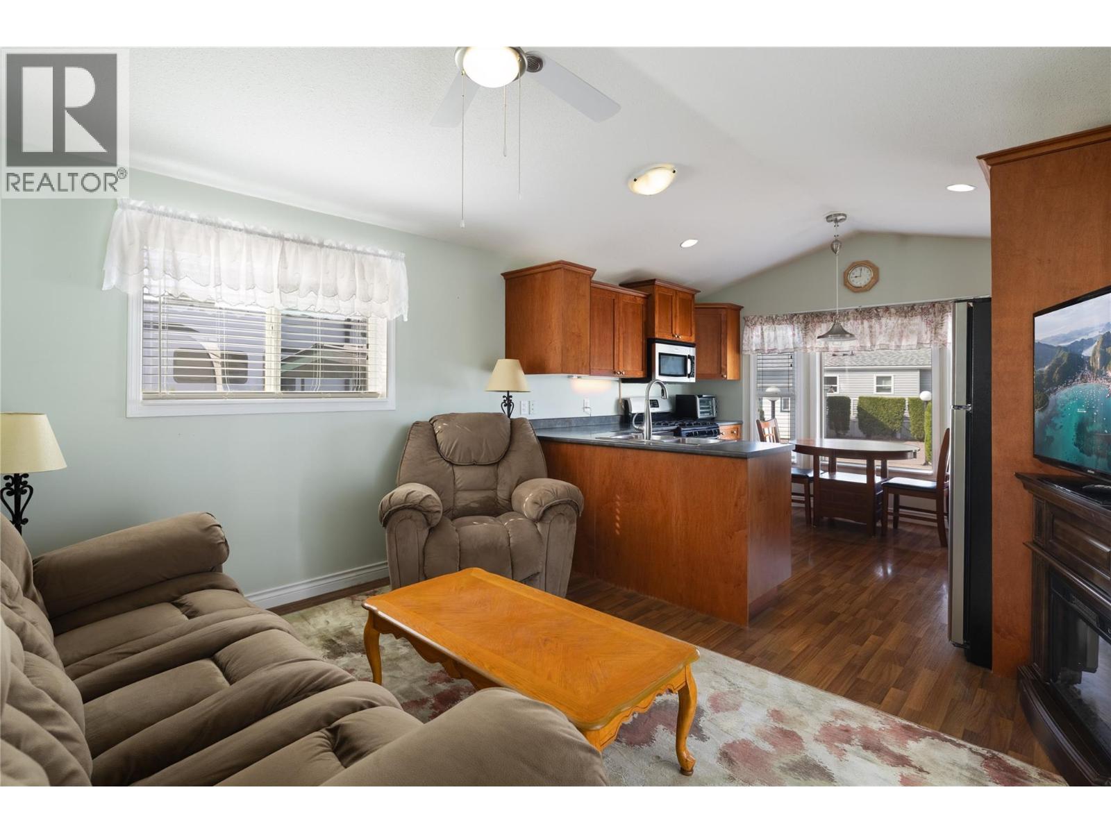 #24 8000 Highland Road - 4