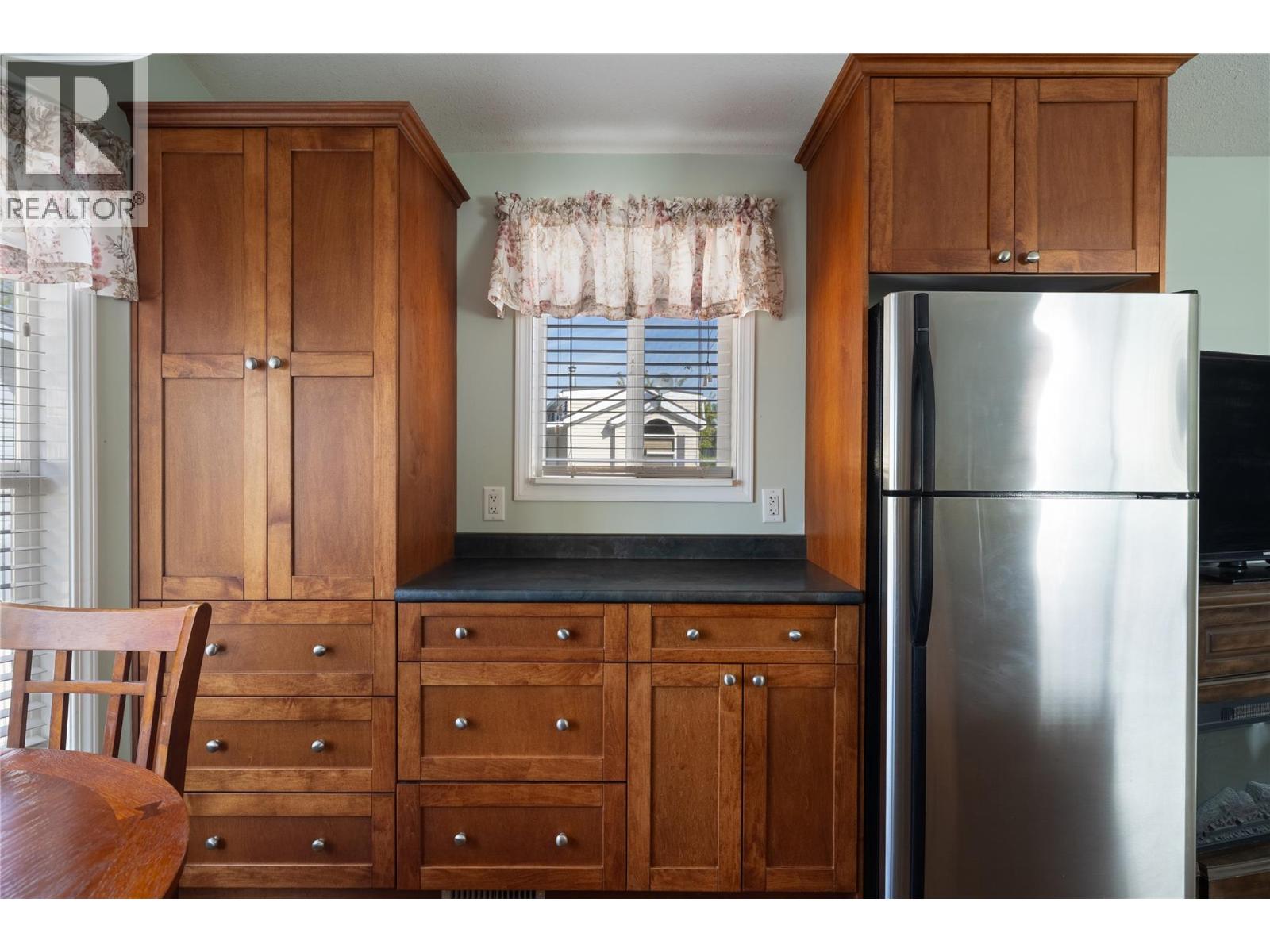 #24 8000 Highland Road - 13
