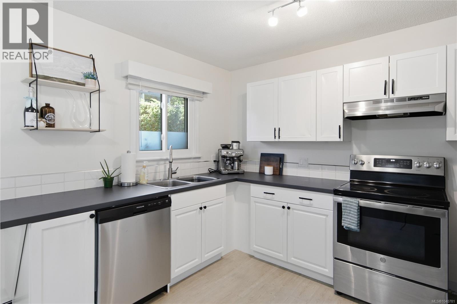 #18 3271 Cowichan Lake Rd - 5