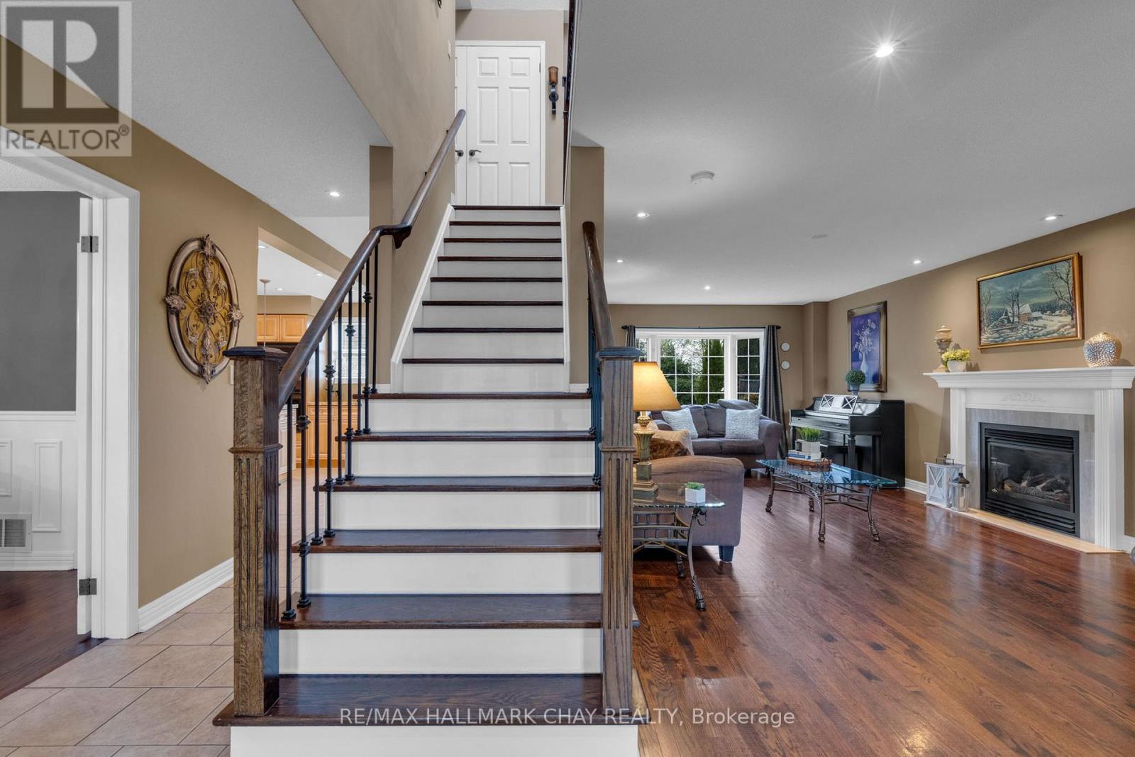 34 CROMPTON DRIVE - 12