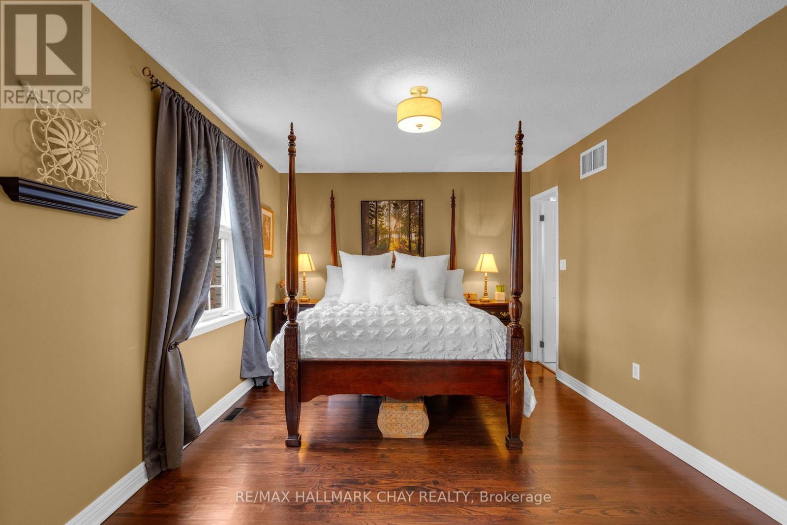 34 CROMPTON DRIVE - 13