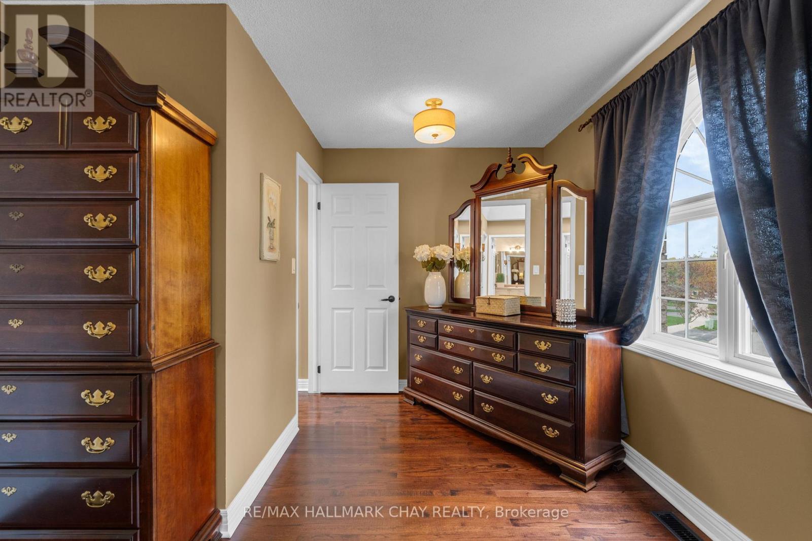 34 CROMPTON DRIVE - 14