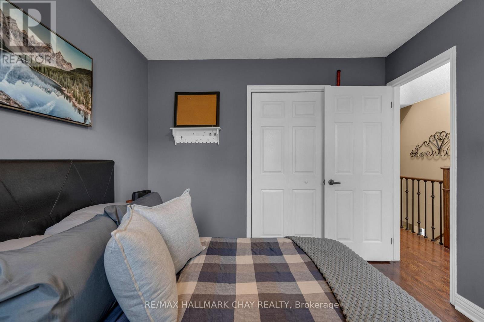 34 CROMPTON DRIVE - 19