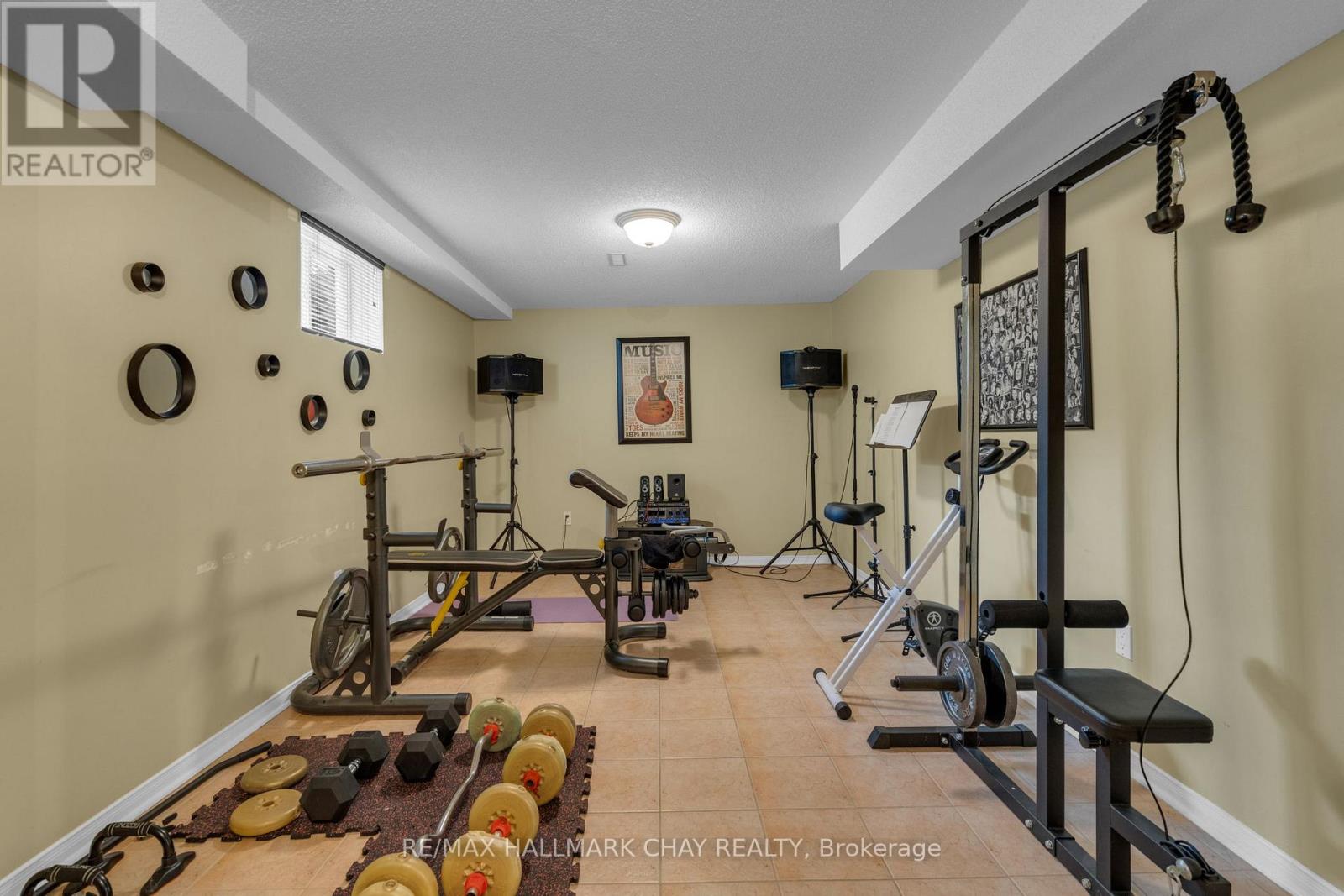 34 CROMPTON DRIVE - 27