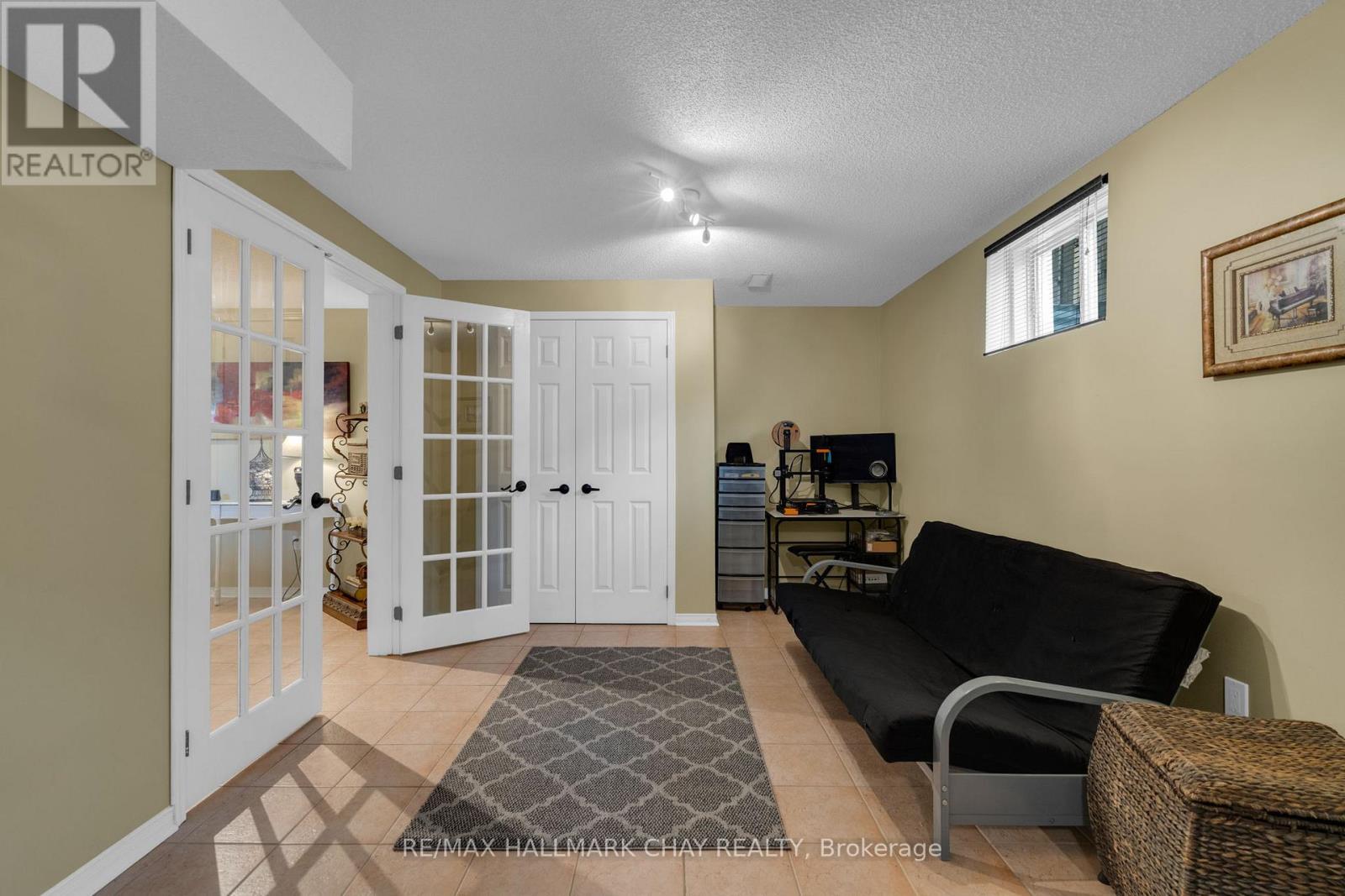34 CROMPTON DRIVE - 28