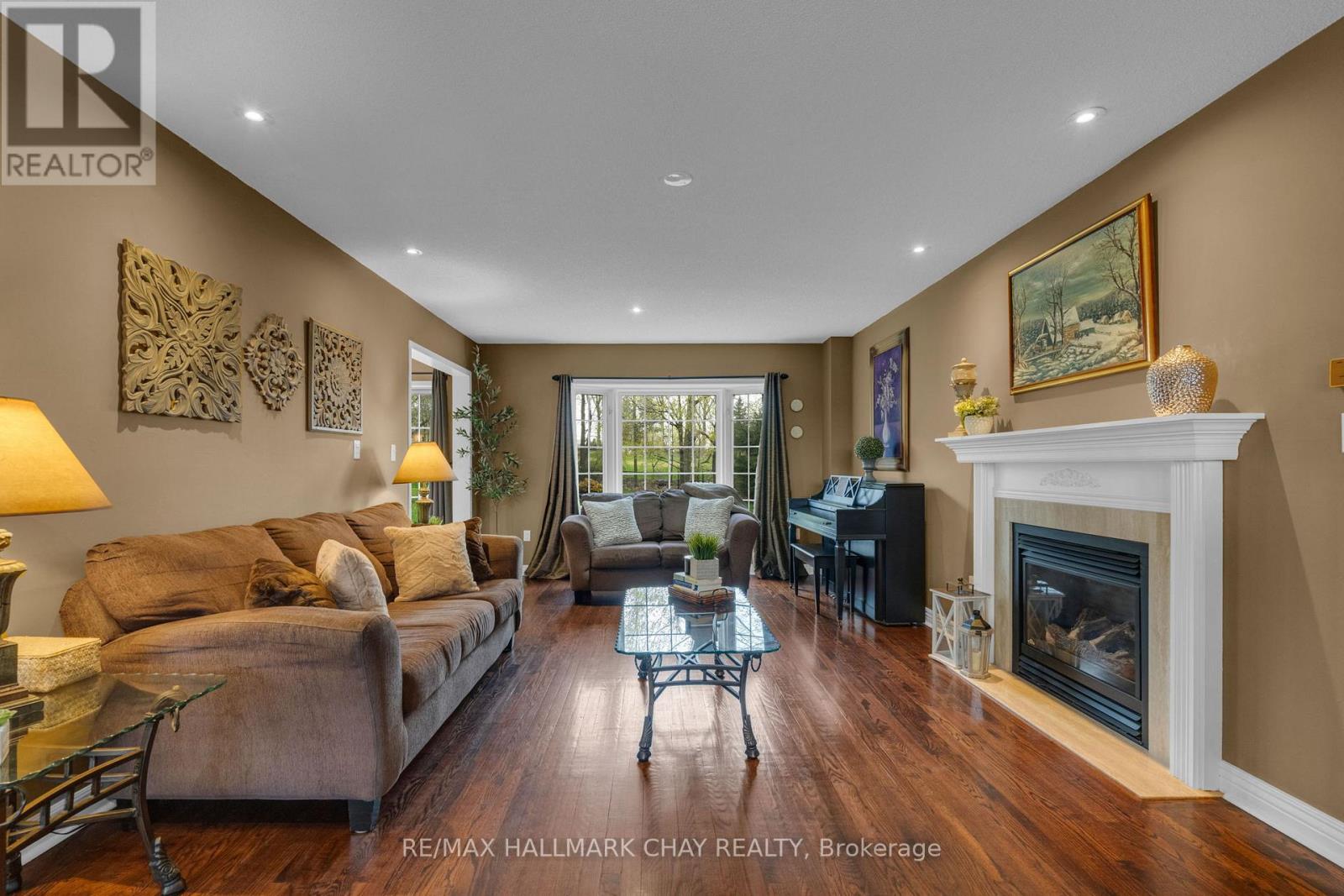 34 CROMPTON DRIVE - 5