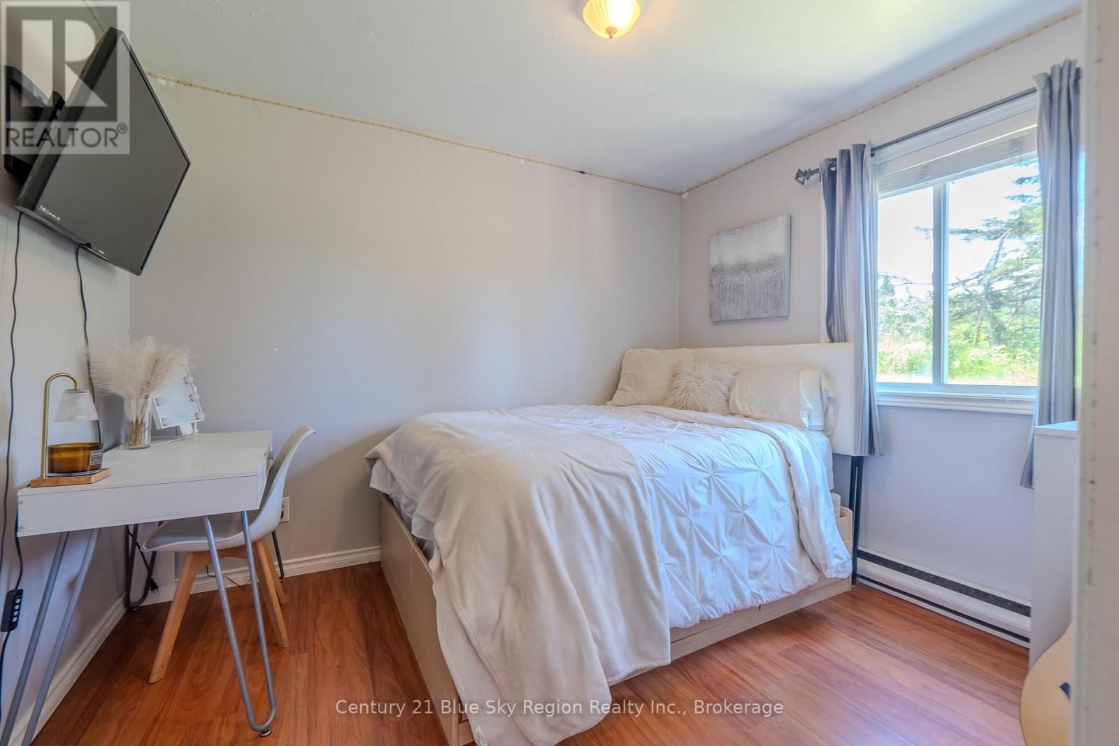 747 DERLAND ROAD - 17