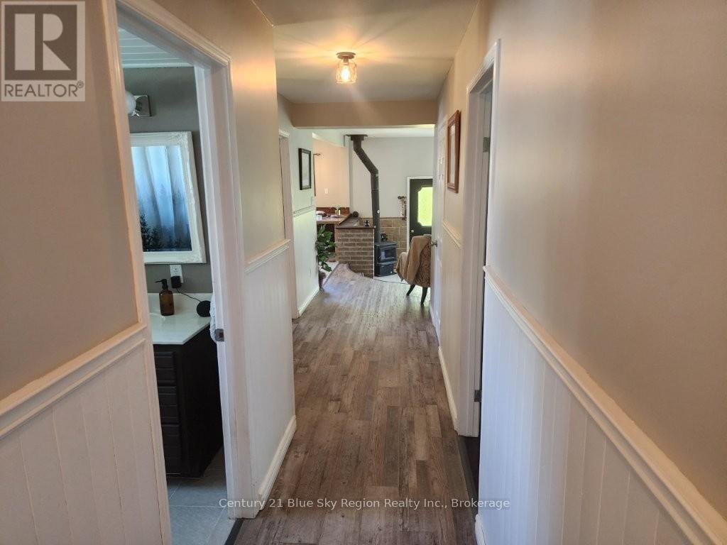 747 DERLAND ROAD - 12