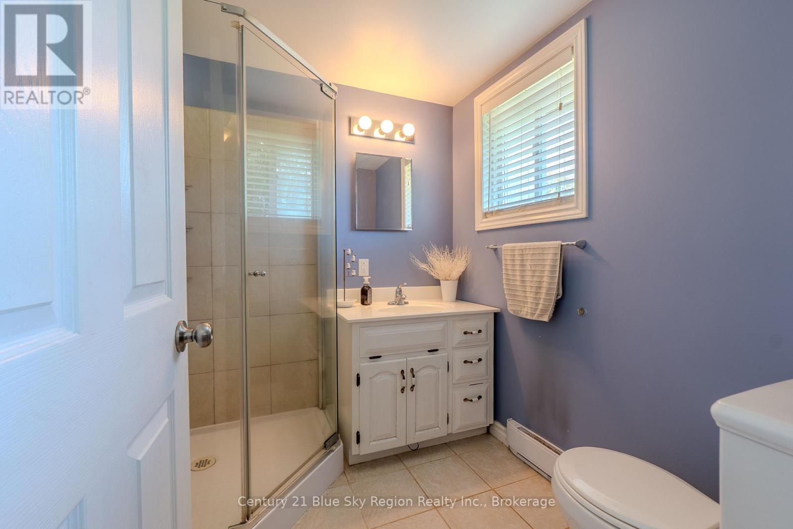 747 DERLAND ROAD - 16