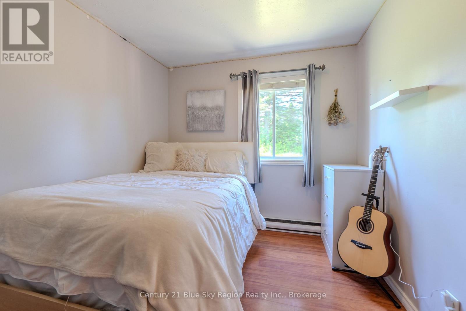 747 DERLAND ROAD - 18