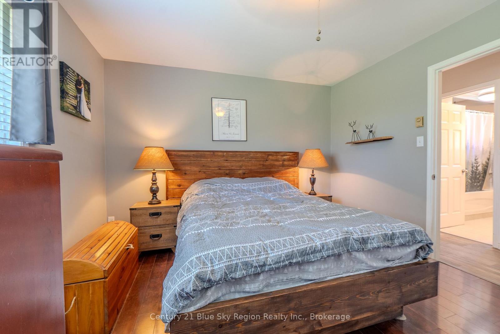 747 DERLAND ROAD - 14
