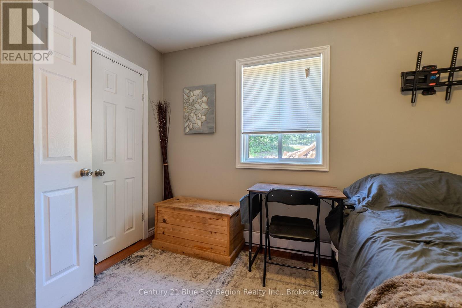747 DERLAND ROAD - 21