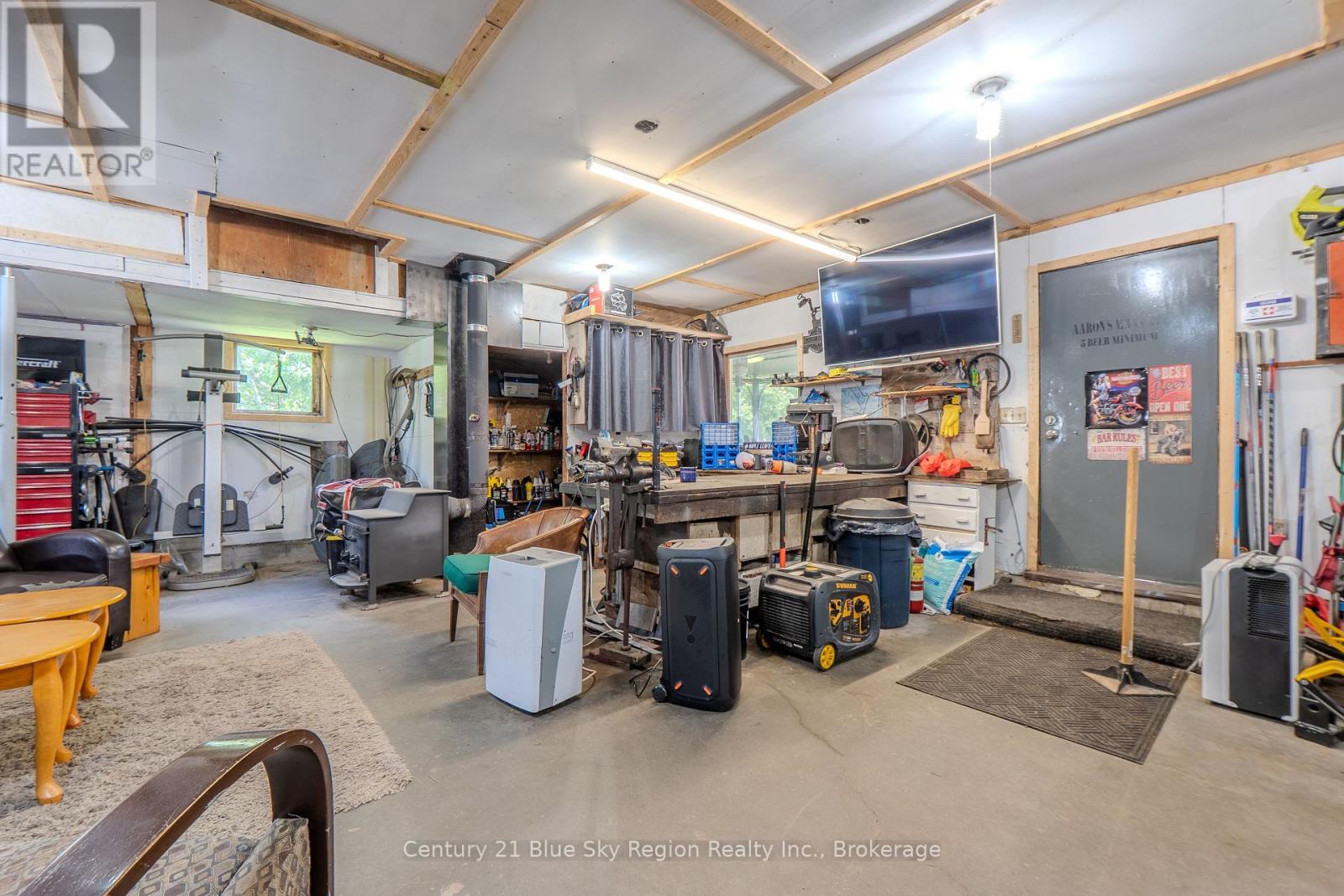 747 DERLAND ROAD - 26