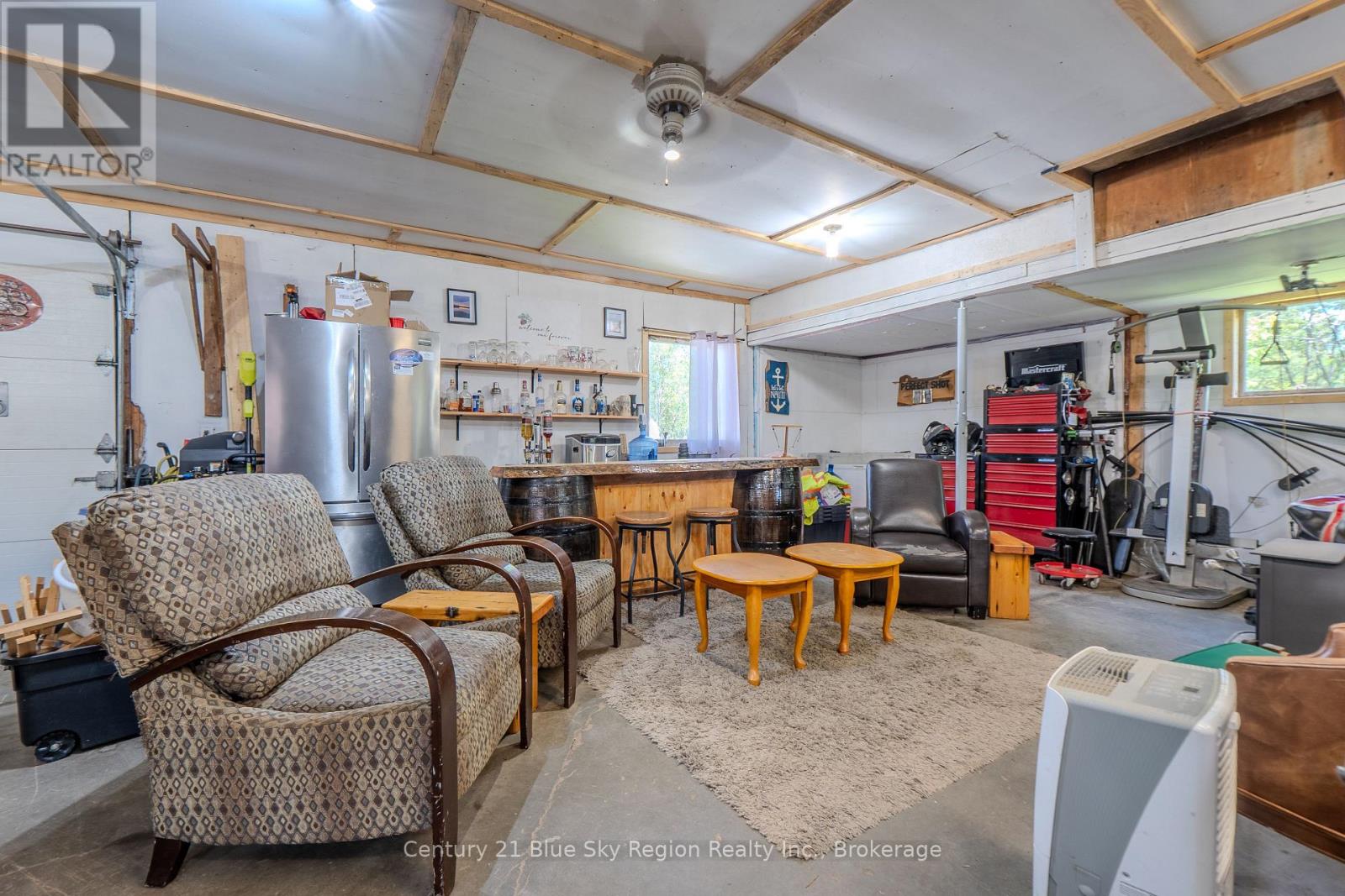 747 DERLAND ROAD - 27