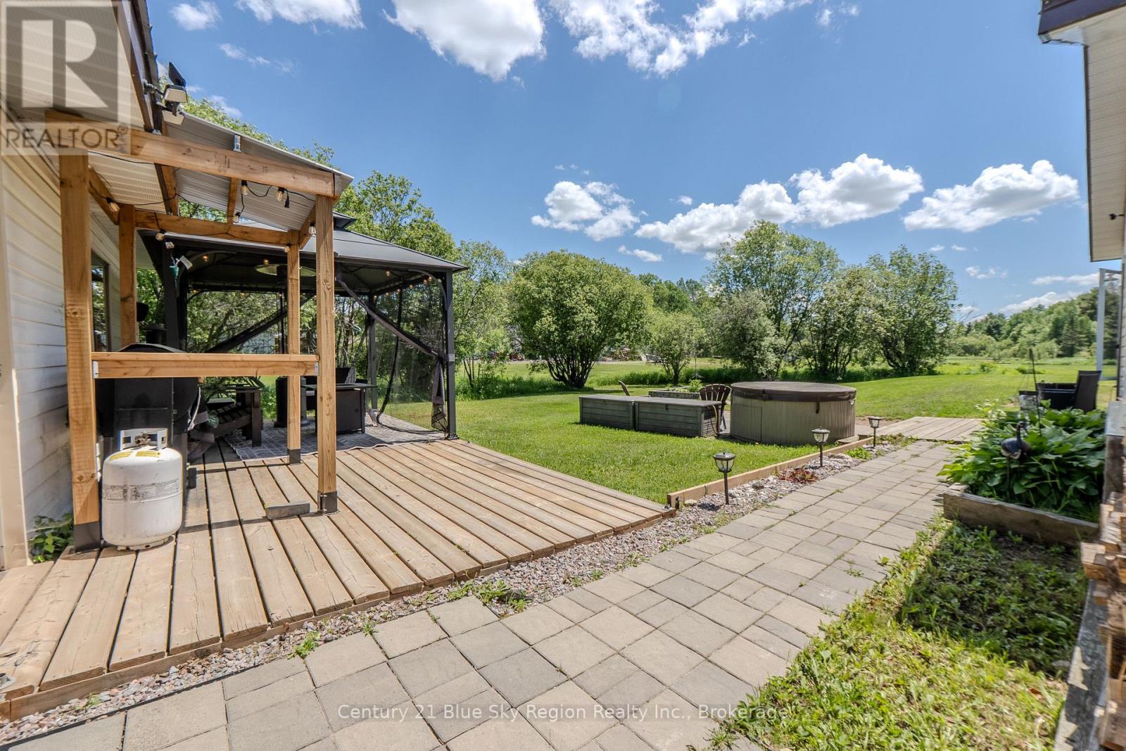 747 DERLAND ROAD - 31