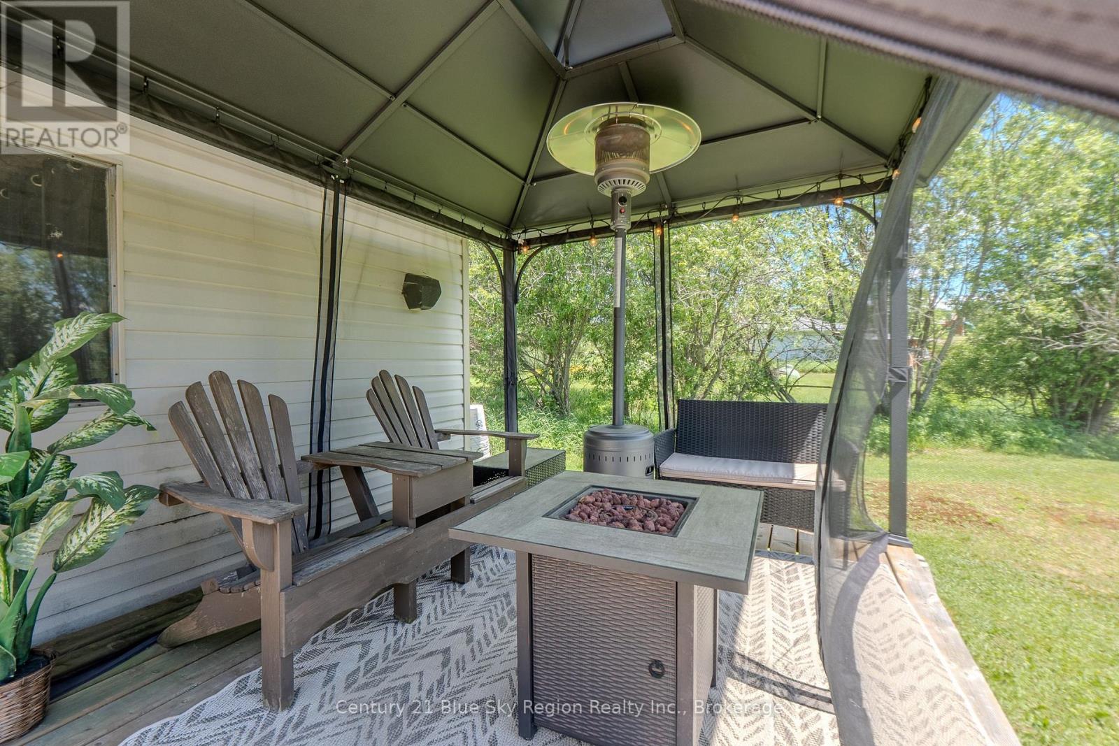 747 DERLAND ROAD - 32
