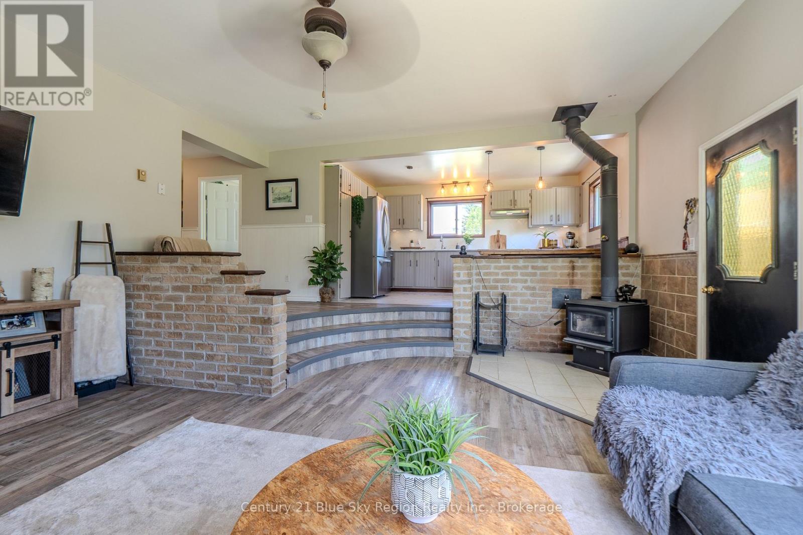 747 DERLAND ROAD - 6