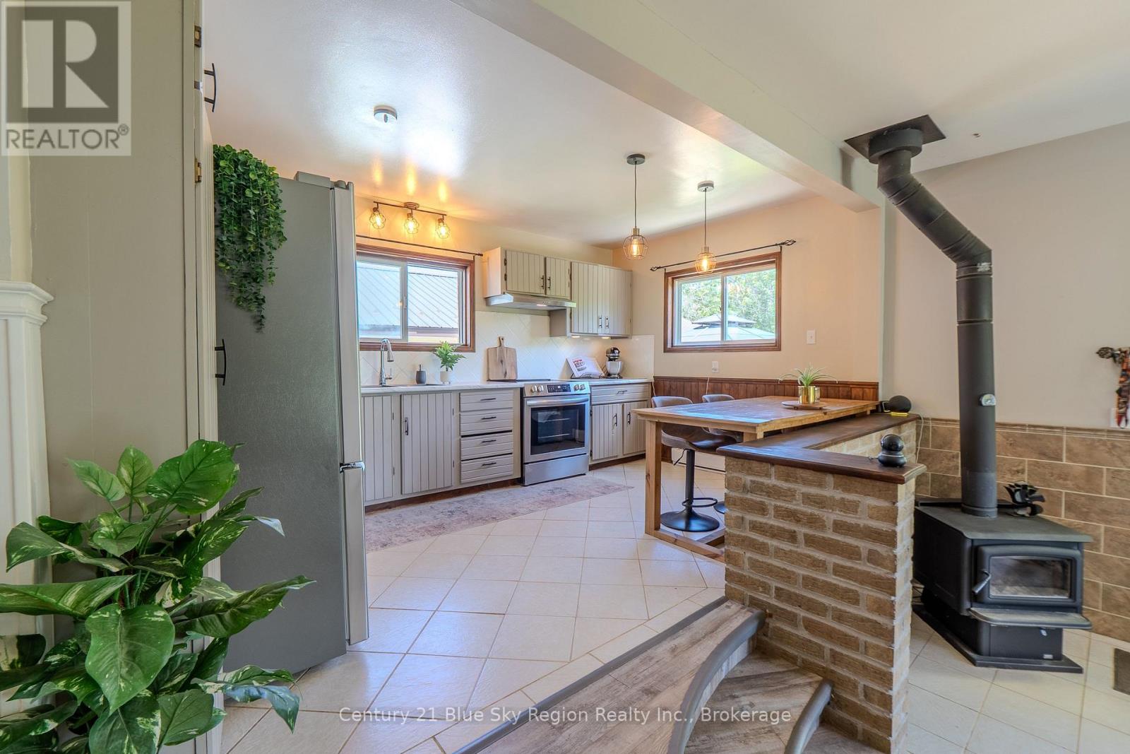747 DERLAND ROAD - 8