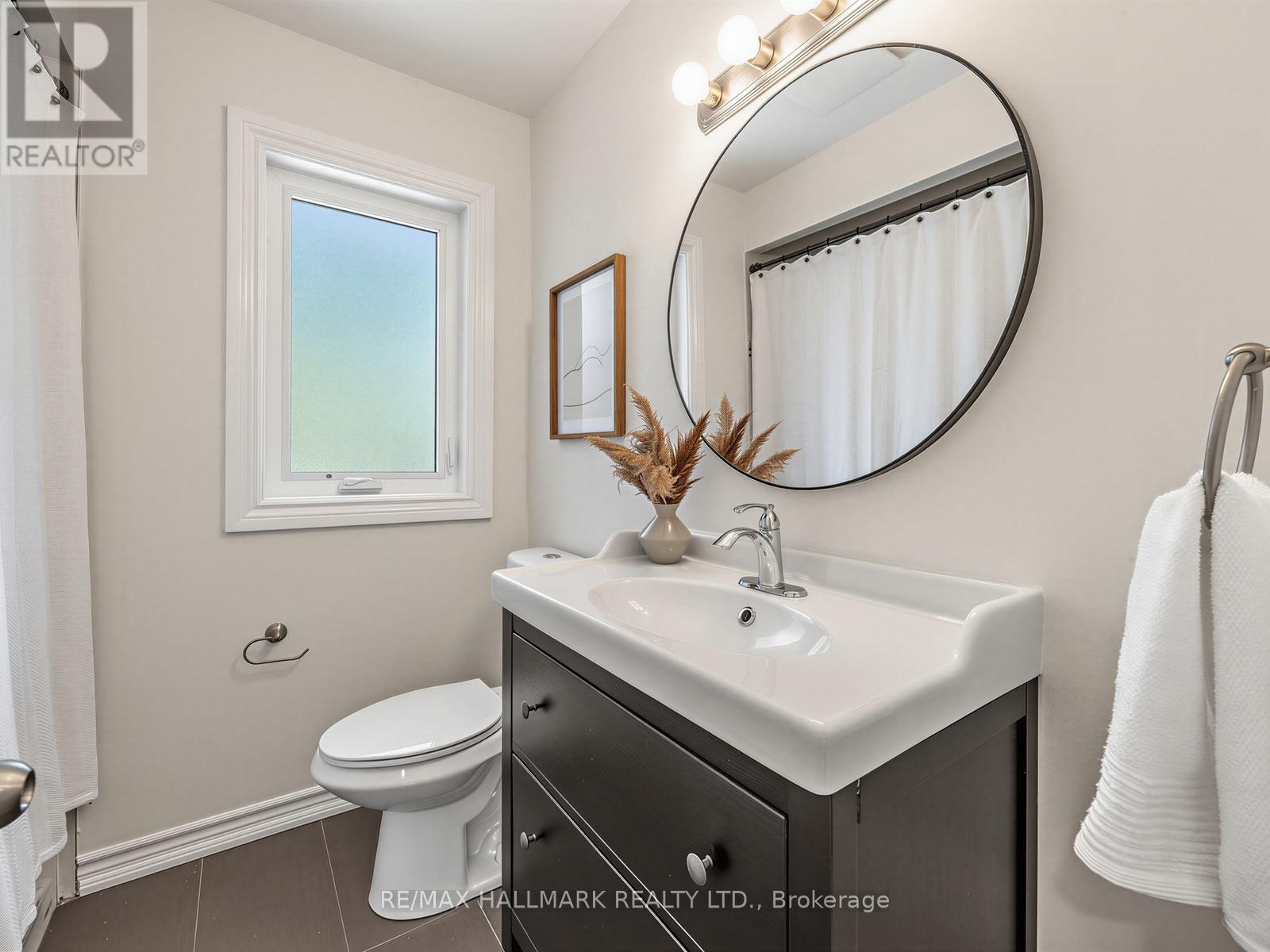 8 TUFTON CRESCENT - 17
