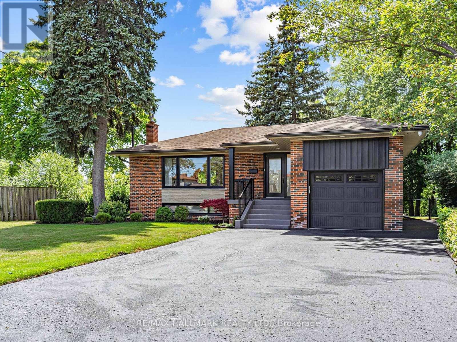8 TUFTON CRESCENT - 2